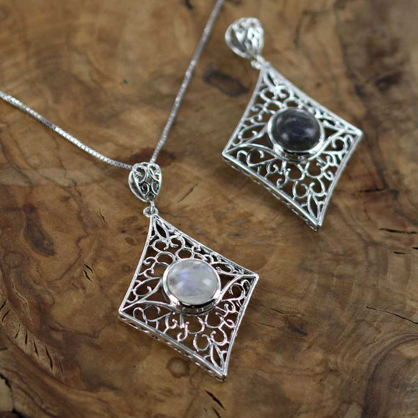 תכשיטי לברדוריט / מונסטון