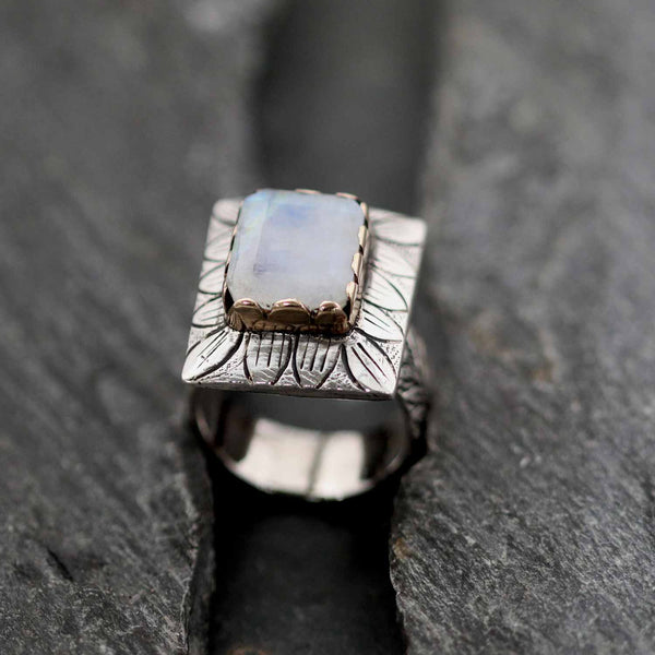 טבעת מון סטון מכסף