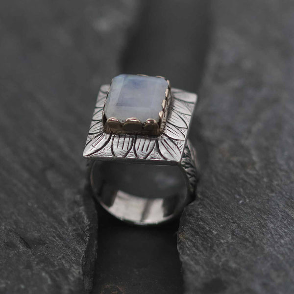 אבן מון סטון