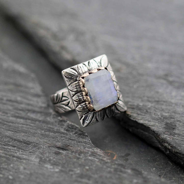 טבעת מון סטון מכסף