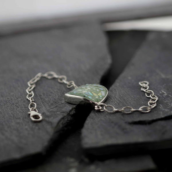 צמיד זכוכית רומית עתיקה מוקפת במסגרת מכסף 925 בעבודת יד