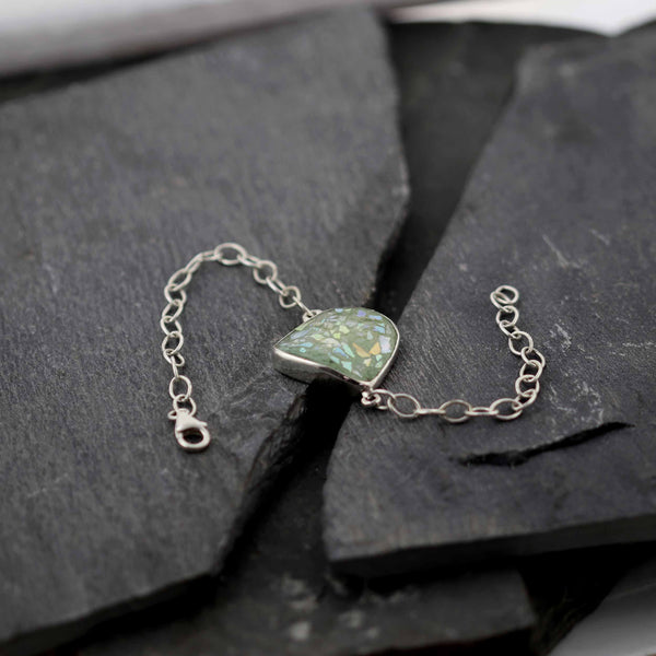 צמיד זכוכית רומית עתיקה מוקפת במסגרת מכסף 925 בעבודת יד