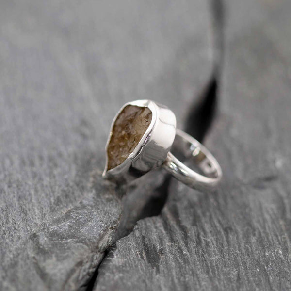 טבעת אבן סיטרין גולמי בעבודת יד