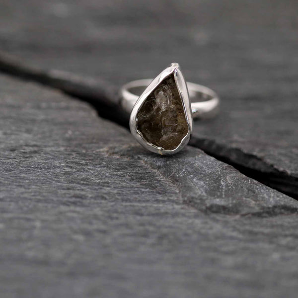 טבעת אבן למון קוורץ גולמי בעבודת יד