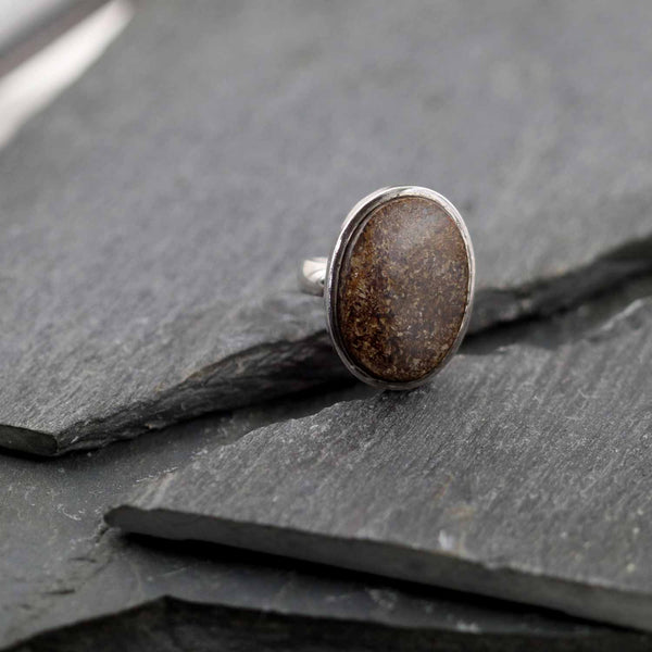 טבעת אבן ברונזייט בעבודת יד