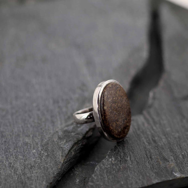 טבעת אבן ברונזייט בעבודת יד
