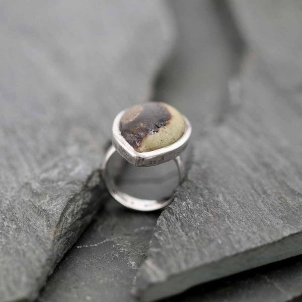 טבעת אבן ספטריאן (קלציט ספקטריה) בעבודת יד
